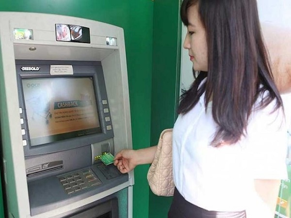 Bị nuốt thẻ ATM phải làm sao? Cách xử lý để lấy lại thẻ!