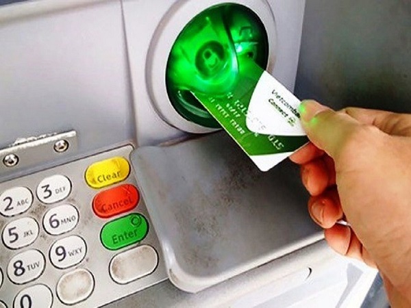 Thẻ ATM VietcomBank rút tối đa hạn mức bao nhiêu một ngày?