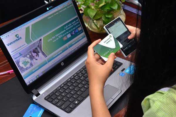 Hướng dẫn cách làm thẻ ATM Vietcombank cho người mới