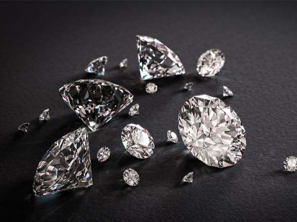 Kim cương nhân tạo là gì? Giá bao nhiêu trên thị trường?