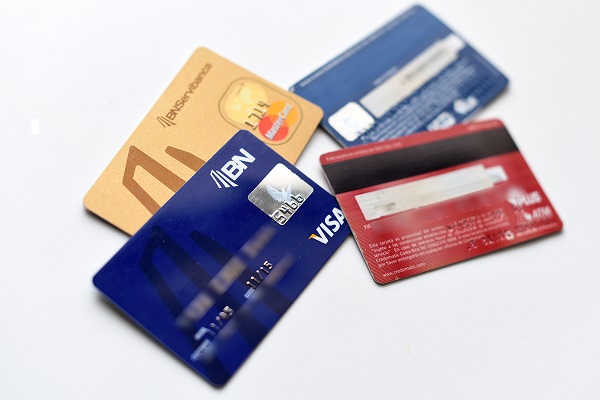 Phân biệt thẻ Visa hay Mastercard? Nên sử dụng loại thẻ nào?