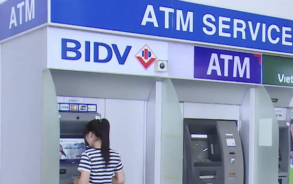 Hướng dẫn cách rút tiền mặt từ cây ATM ngân hàng BIDV