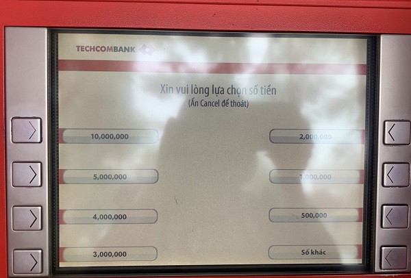 Hướng dẫn cách rút tiền mặt từ cây ATM ngân hàng TechcomBank