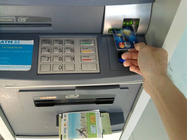 Thẻ ATM chưa kích hoạt có chuyển, nhận tiền được không?