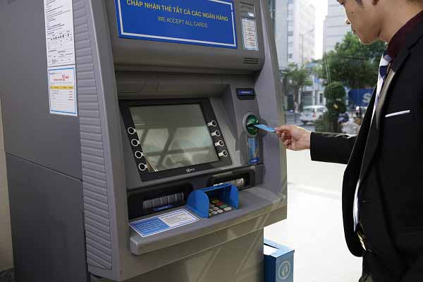 Thẻ ATM SacomBank 1 ngày rút được bao nhiêu tiền?