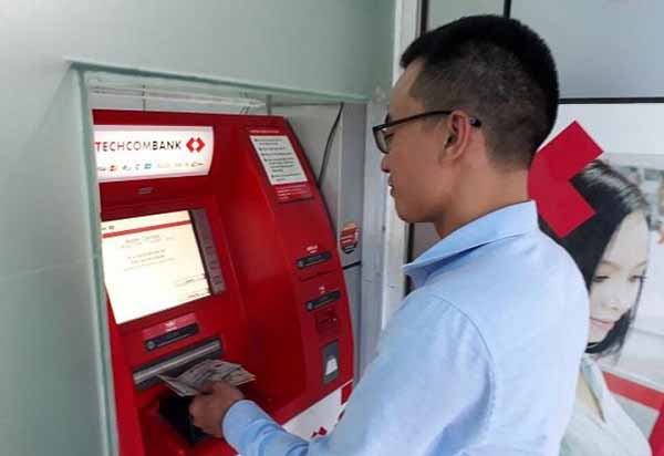 Thẻ ATM Techcombank rút tối đa bao nhiêu tiền?