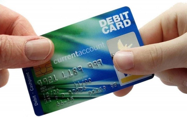 Thẻ ghi nợ quốc tế là gì? Lúc nào nên sử dụng loại thẻ này?