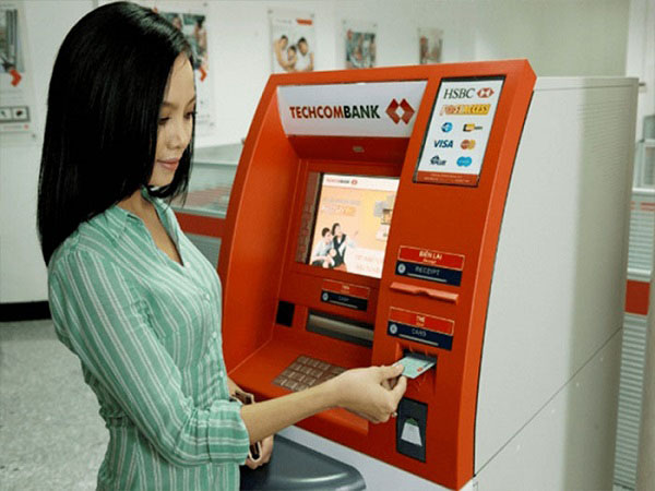 Cập nhật mức phí rút tiền mặt thẻ tín dụng TechcomBank 2021
